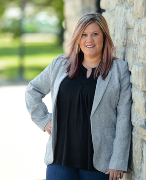 Portrait photo of Laurie Duepner